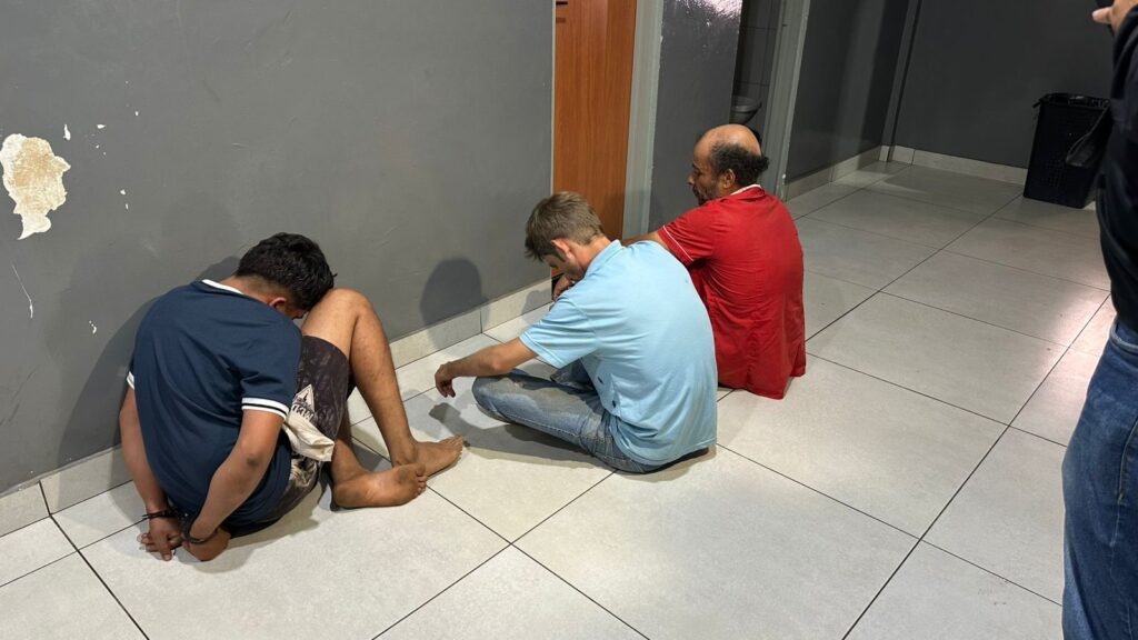 Polícia Militar prende traficante e dois usuários de drogas em Várzea Grande: entenda o caso; Veja vídeo