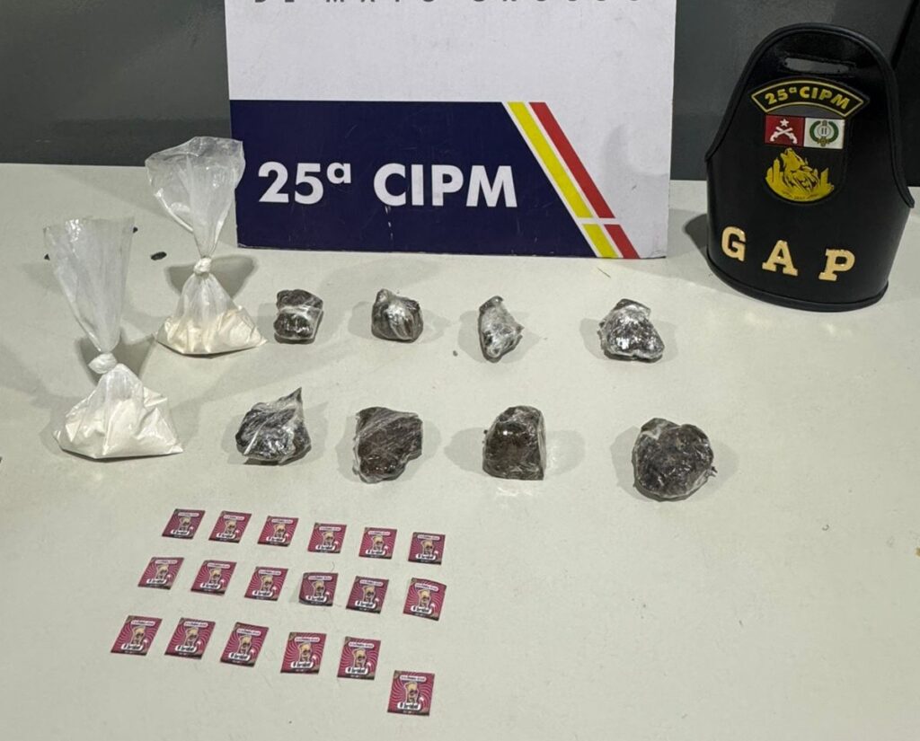 Polícia apreende drogas e desmonta dupla de traficantes após perseguição em São Mateus; Veja vídeo