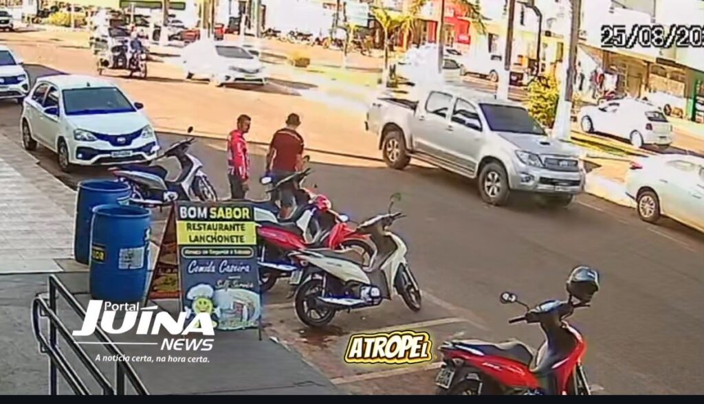 Desatenção provoca acidente com três motos e deixa duas pessoas feridas em Juína; Veja vídeo