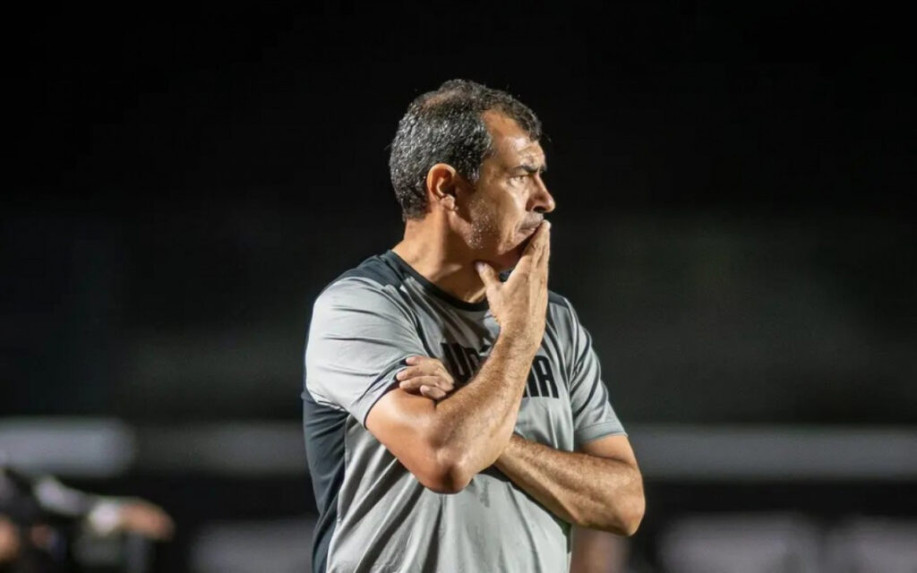 Fábio Carille se desculpa após goleada histórica e é demitido do Vitória; Veja vídeo