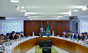 Lula critica Trump e família Bolsonaro em reunião com ministros; Veja vídeo