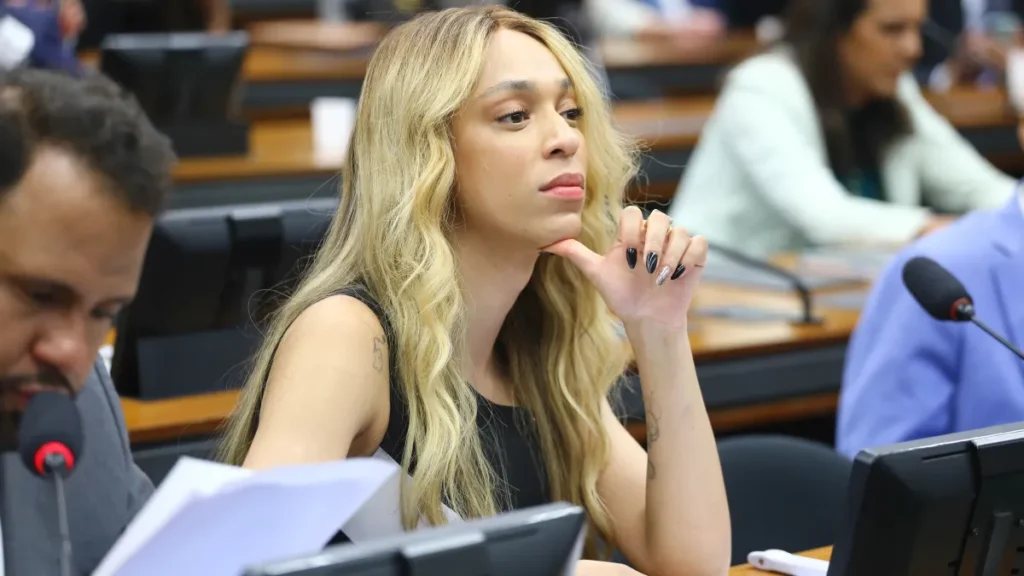 Erika Hilton reage a proposta de anistia: “Golpistas querem escapar da prisão”; Veja vídeo