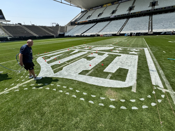 Estrutura do Corinthians surpreende jornalista americano durante treino da NFL; Veja vídeo