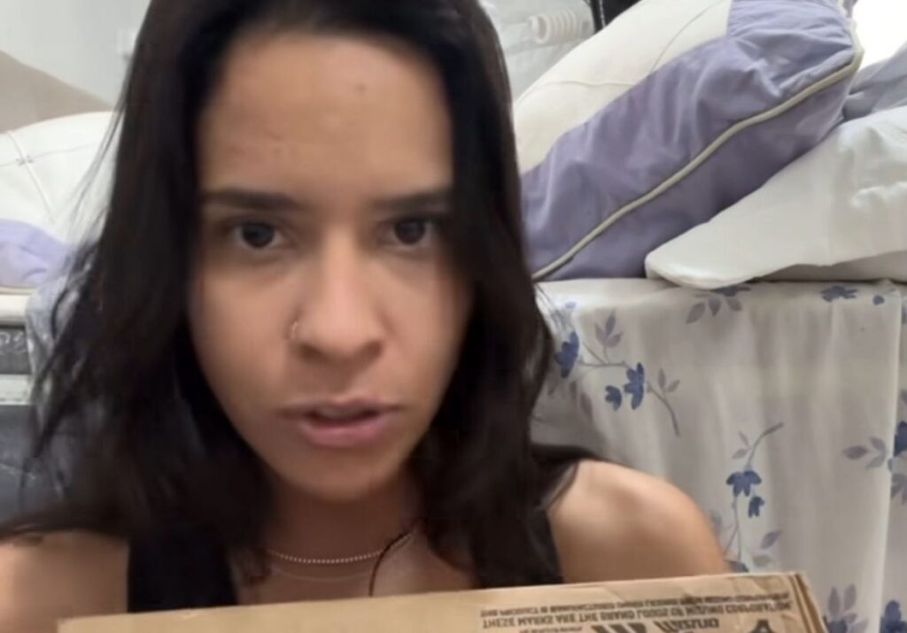 Milla Magalhães: nome errado em encomenda vira meme e viraliza