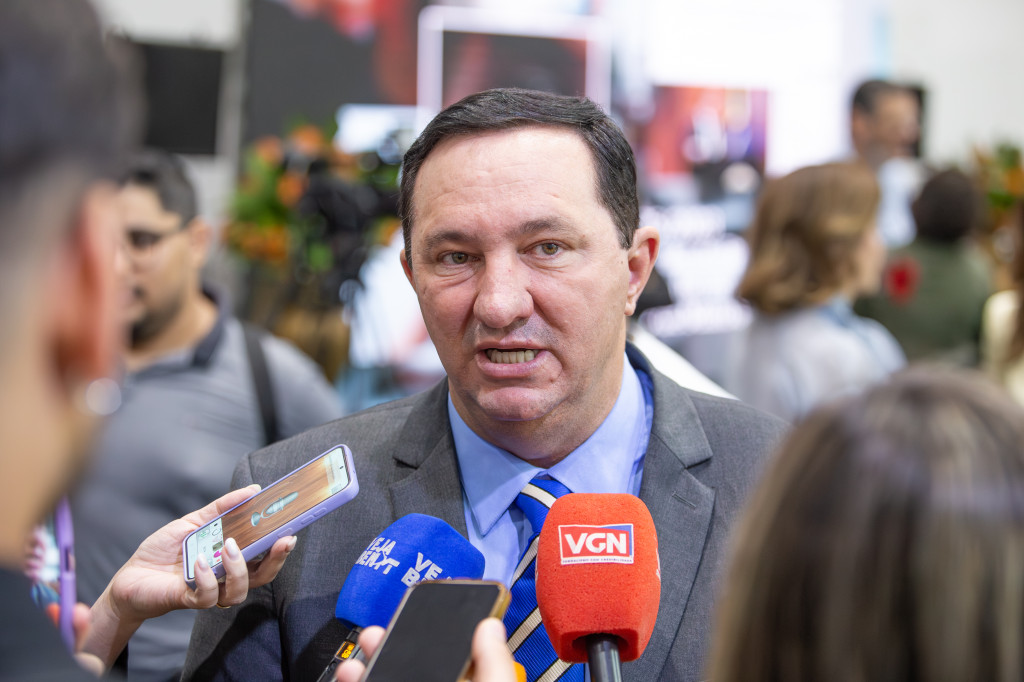 Valdir Barranco apoia Natasha Slhessarenko para governo de MT