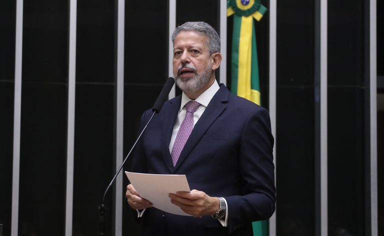 Imposto de Renda: quem ganha até R$ 5.000 fica isento