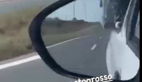 Carro para em canteiro central e surpreende motoristas em MT