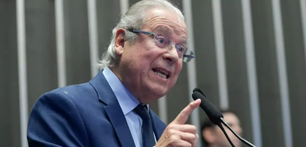 José Dirceu defende prisão domiciliar de Bolsonaro por instabilidade