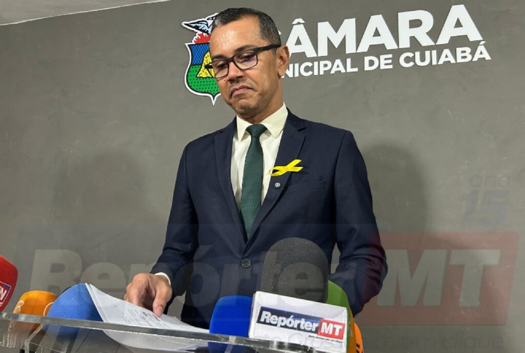 Vereador publica comandos de IA em post e gera memes