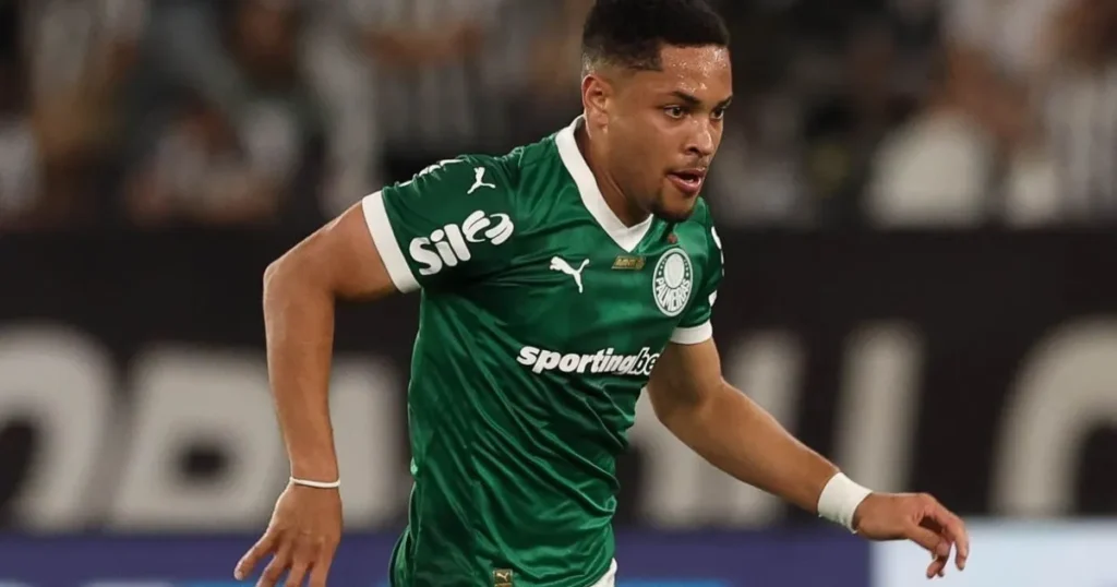 Vitor Roque na Seleção: Abel Ferreira analisa futuro do atacante