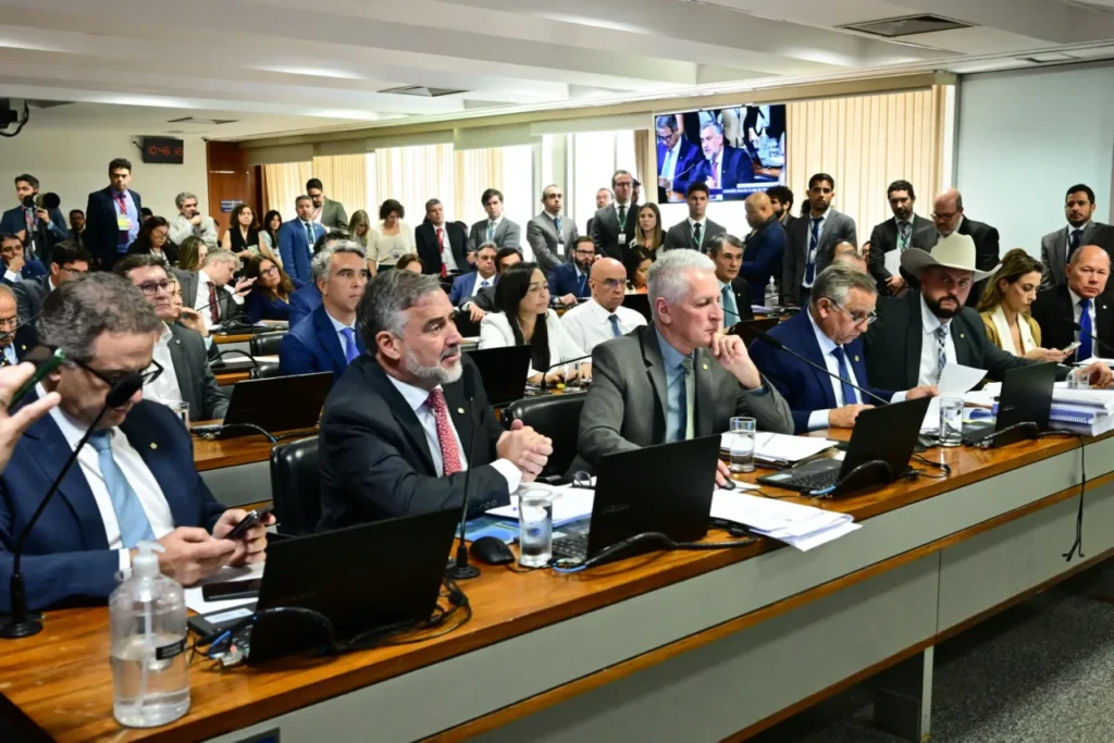 CPMI do INSS: convocação de Frei Chico é rejeitada e gera bate-boca