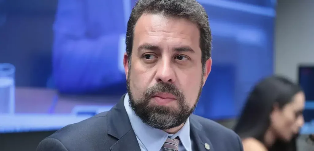 Boulos: governo busca direitos para trabalhadores de apps