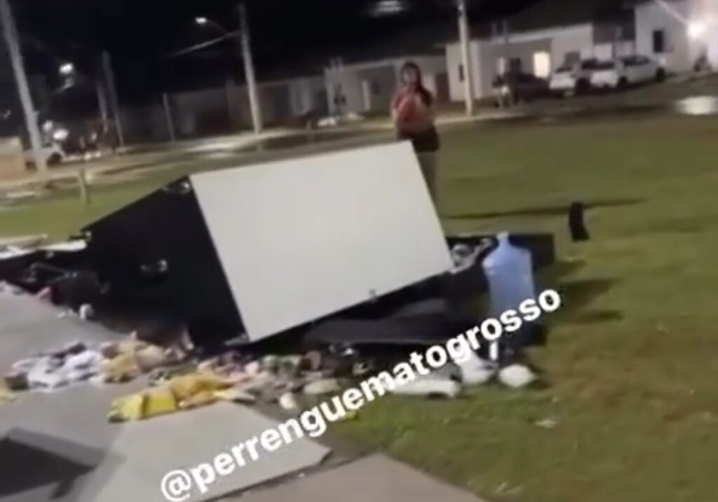 Várzea Grande: tempestade causa destruição e desabamento de comércio