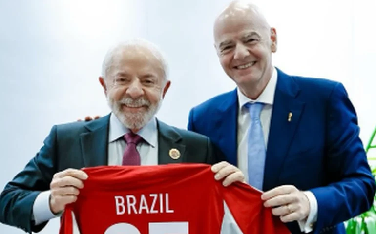 Lula convida FIFA para inaugurar universidade do esporte no Brasil