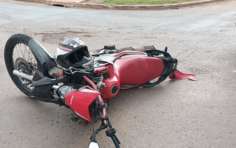 Sinop: motociclista é socorrida com suspeita de fratura após colisão com carro
