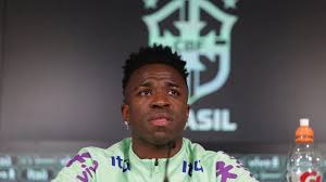 Vini Jr. emociona ao falar sobre críticas à aparência e desejo de jogar