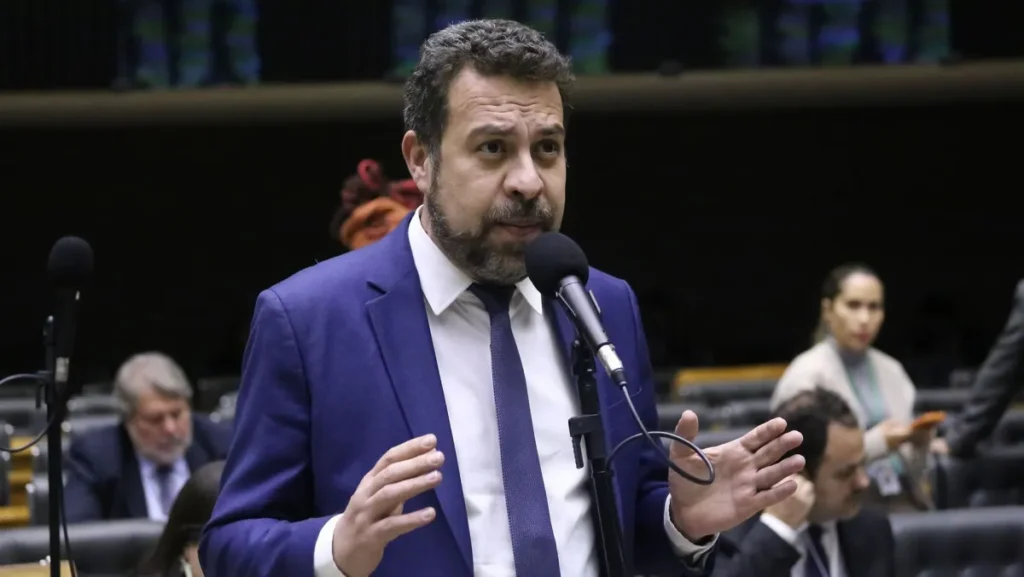 Boulos critica megaoperação no Rio e a chama de "desastrosa"