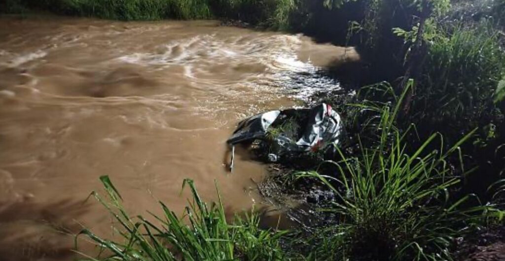 Carro cai em rio e mata adolescentes de 11 e 17 anos em Sinop