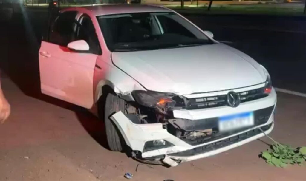 Carro fica danificado em colisão com outro na BR-163 em Sinop  