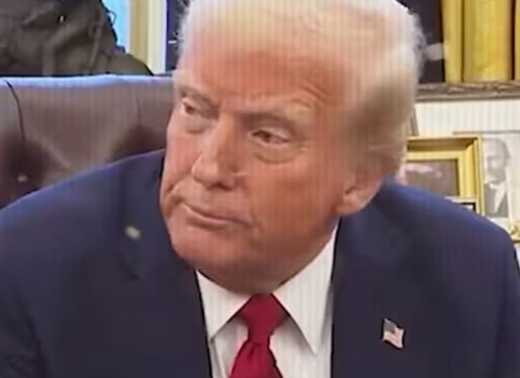 Trump reage com fúria a repórter em coletiva sobre caso Epstein