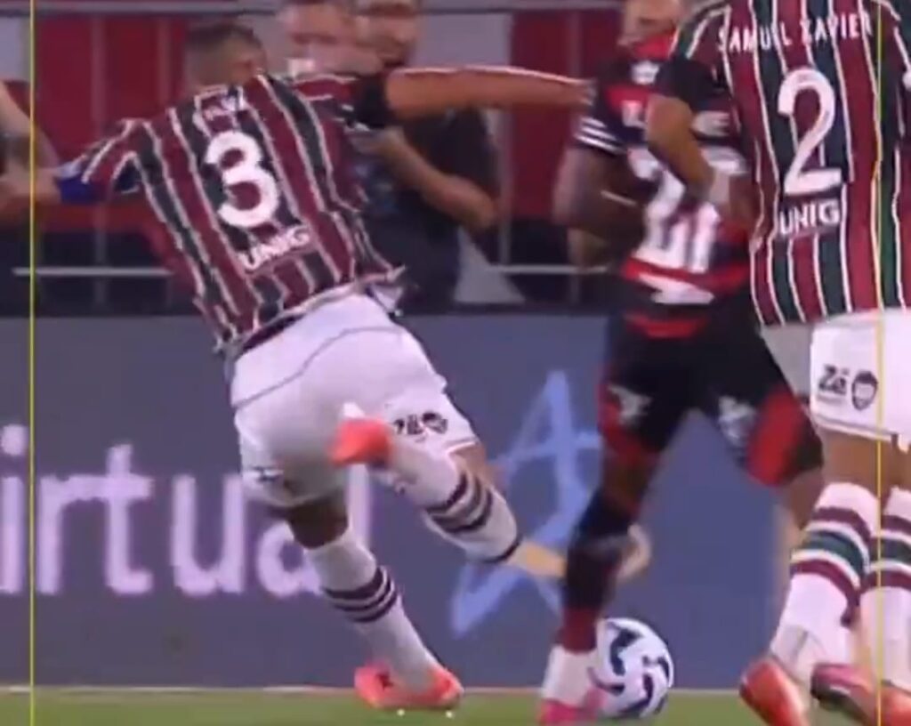 PC de Oliveira explica lance polêmico e defende decisão da arbitragem