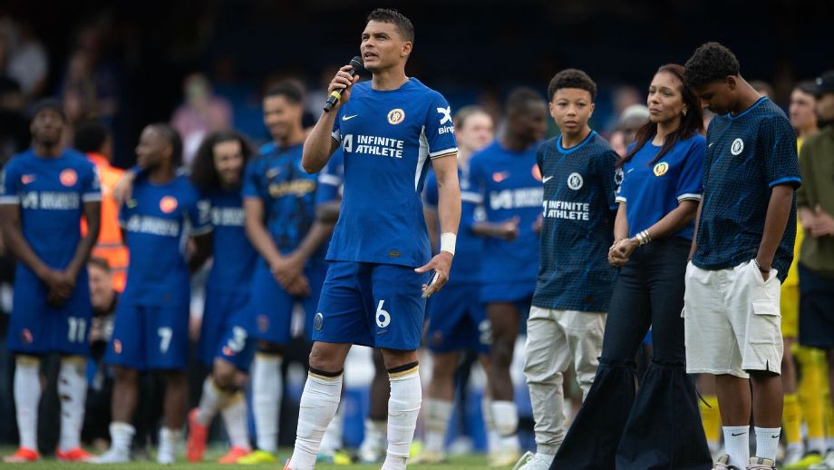 Filho de Thiago Silva, Isago assina primeiro contrato profissional com o Chelsea