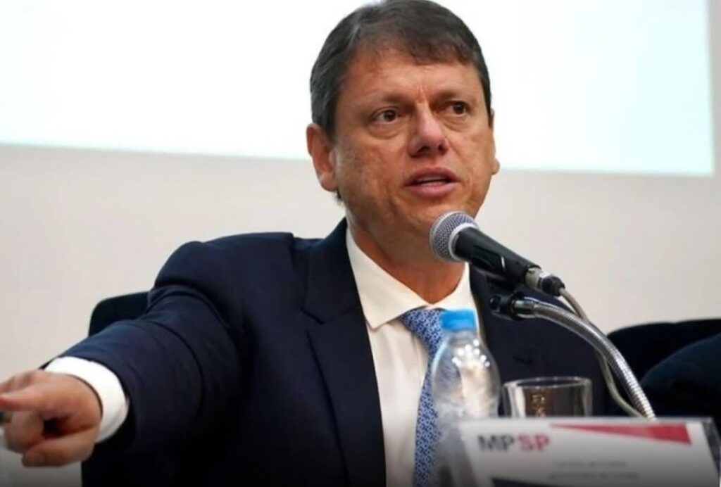 Tarcísio de Freitas: reeleição em SP e pressão por pedágios e Sabesp