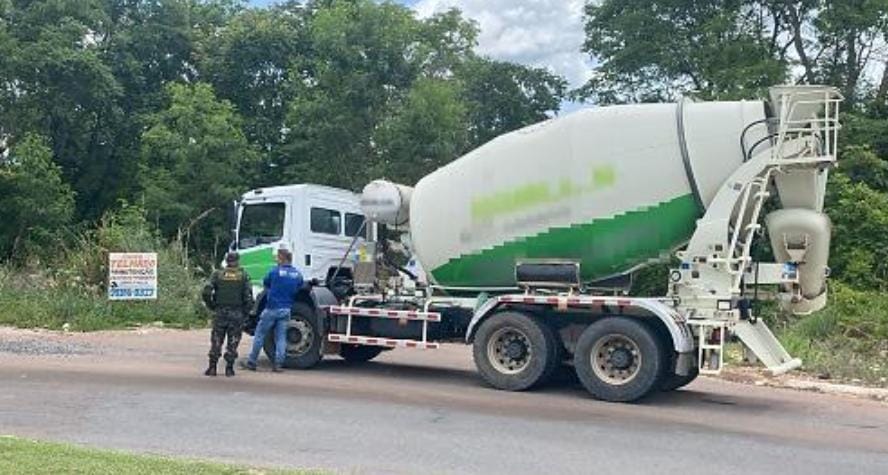 Abordagem a caminhão revela esquema milionário de transporte ilícito