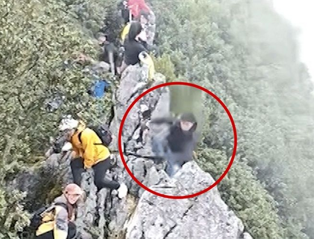 Turista cai de penhasco na China ao tentar tirar selfie