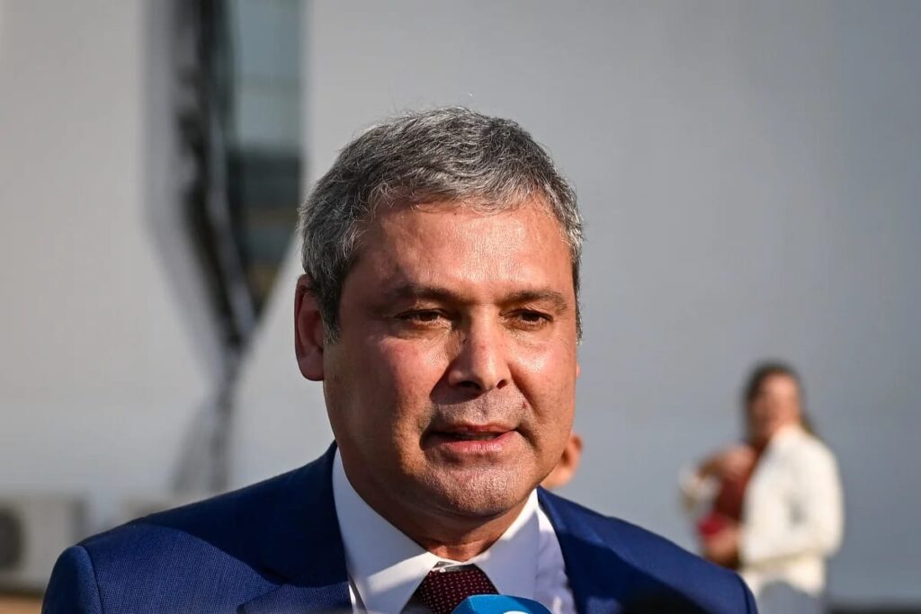 Líder do PT defende rompimento com o Centrão em ato no Rio