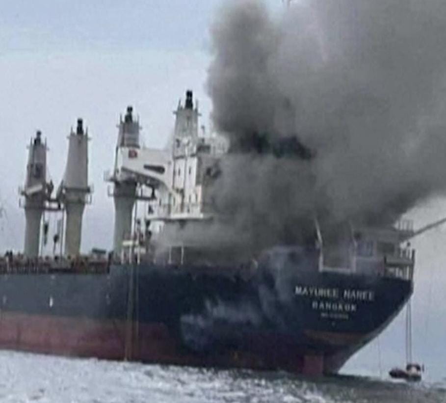 Navio britânico é atingido por projétil no Estreito de Ormuz