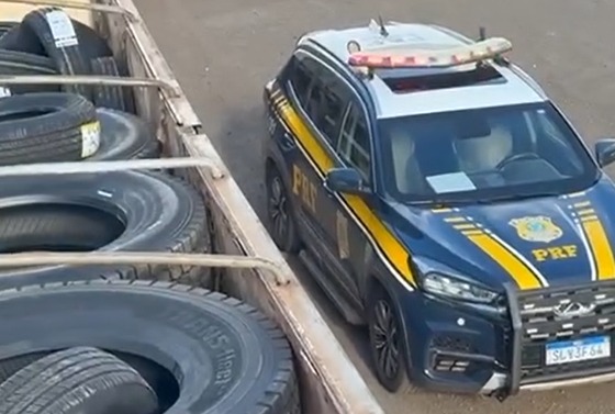 Motorista de Cuiabá é preso com carga irregular de pneus