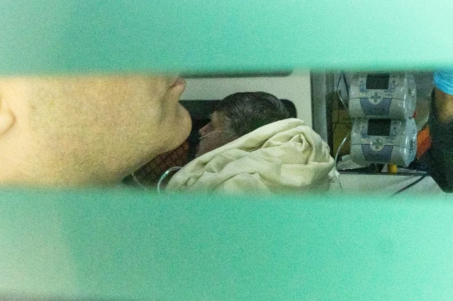 Moraes Autoriza Acompanhante para Bolsonaro em Hospital Enquanto Setor Produtivo Monitora Cenário