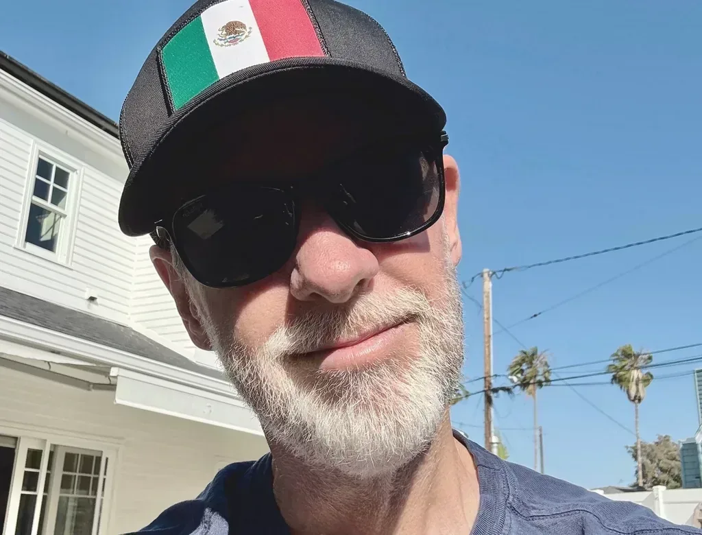 Guitarrista de banda famosa é diagnosticado com doença se… e ganha peso na reper em destaque