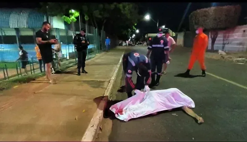 Motociclista morre após ser atingido por caminhonete em fuga em Rond… e reforça em destaque