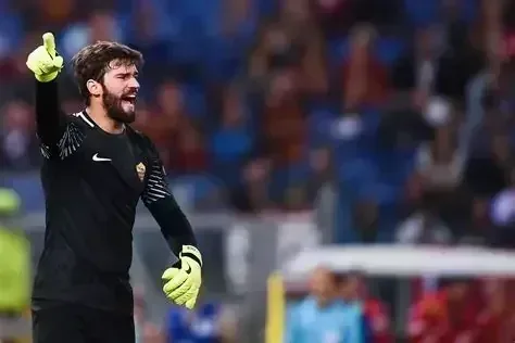 Alisson acena positivamente para ida à Juventus, mas decisão de e amplia debate em destaque