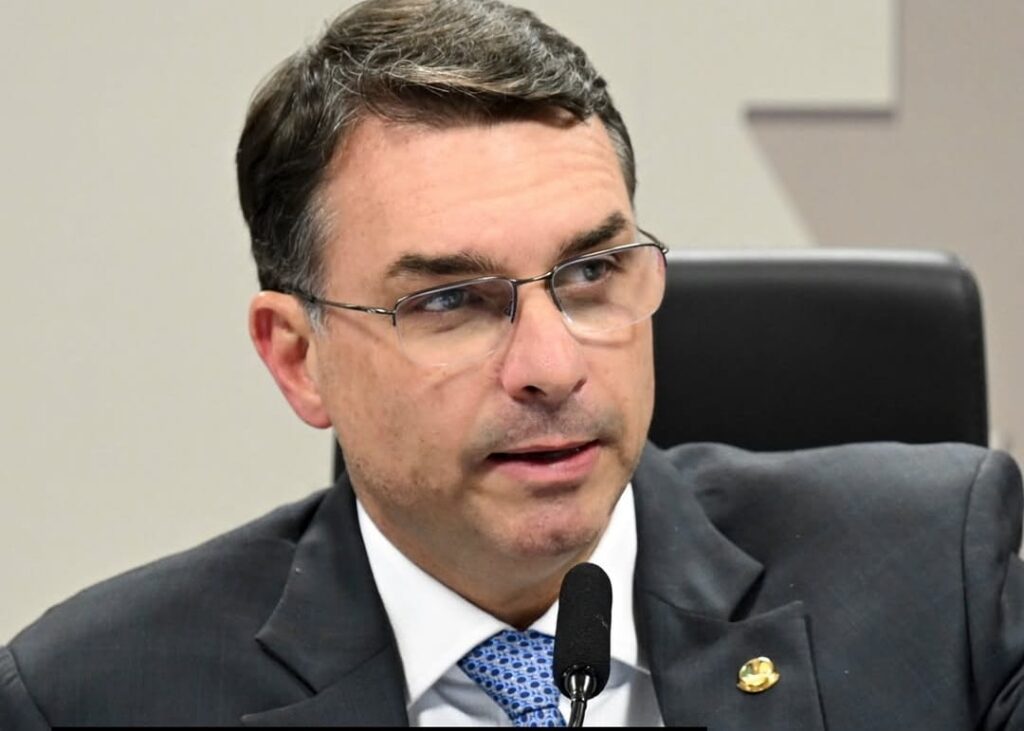 Flávio Bolsonaro patrocínio privado Banco Master em destaque