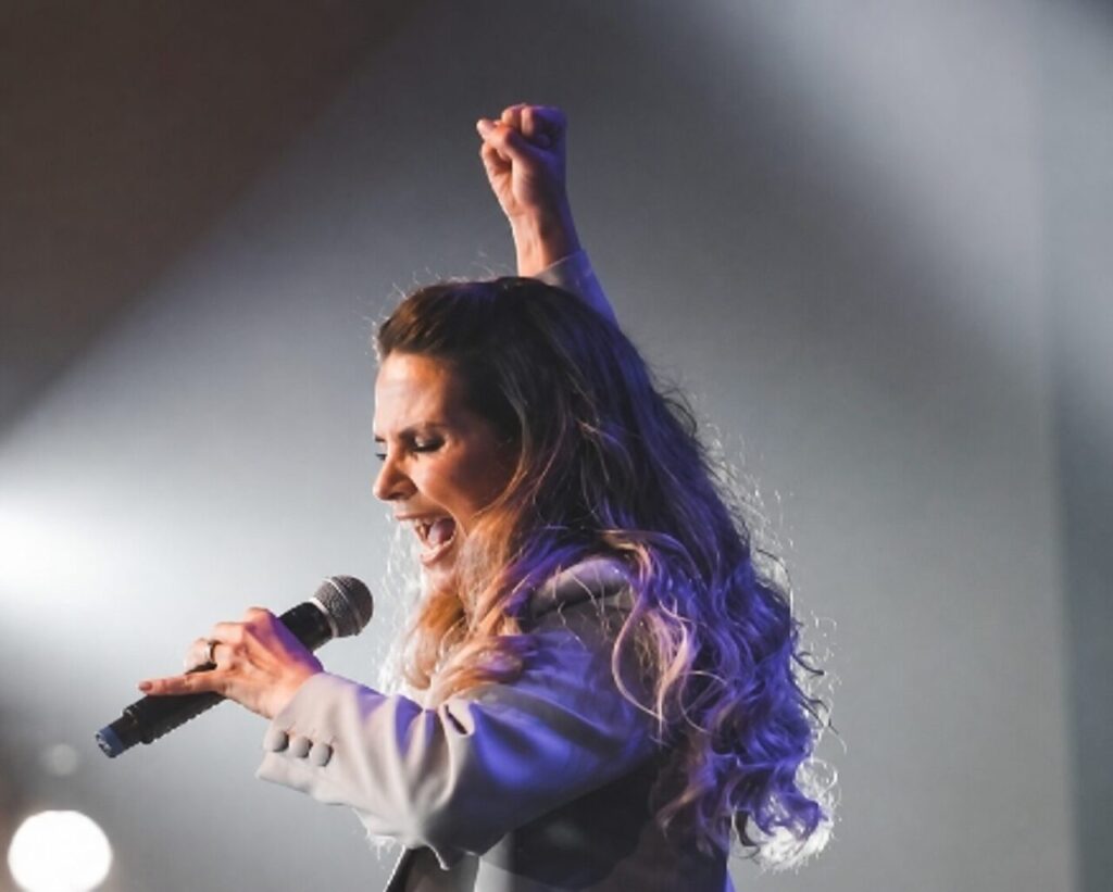 Aline Barros show Dia da Paz Sorriso em destaque
