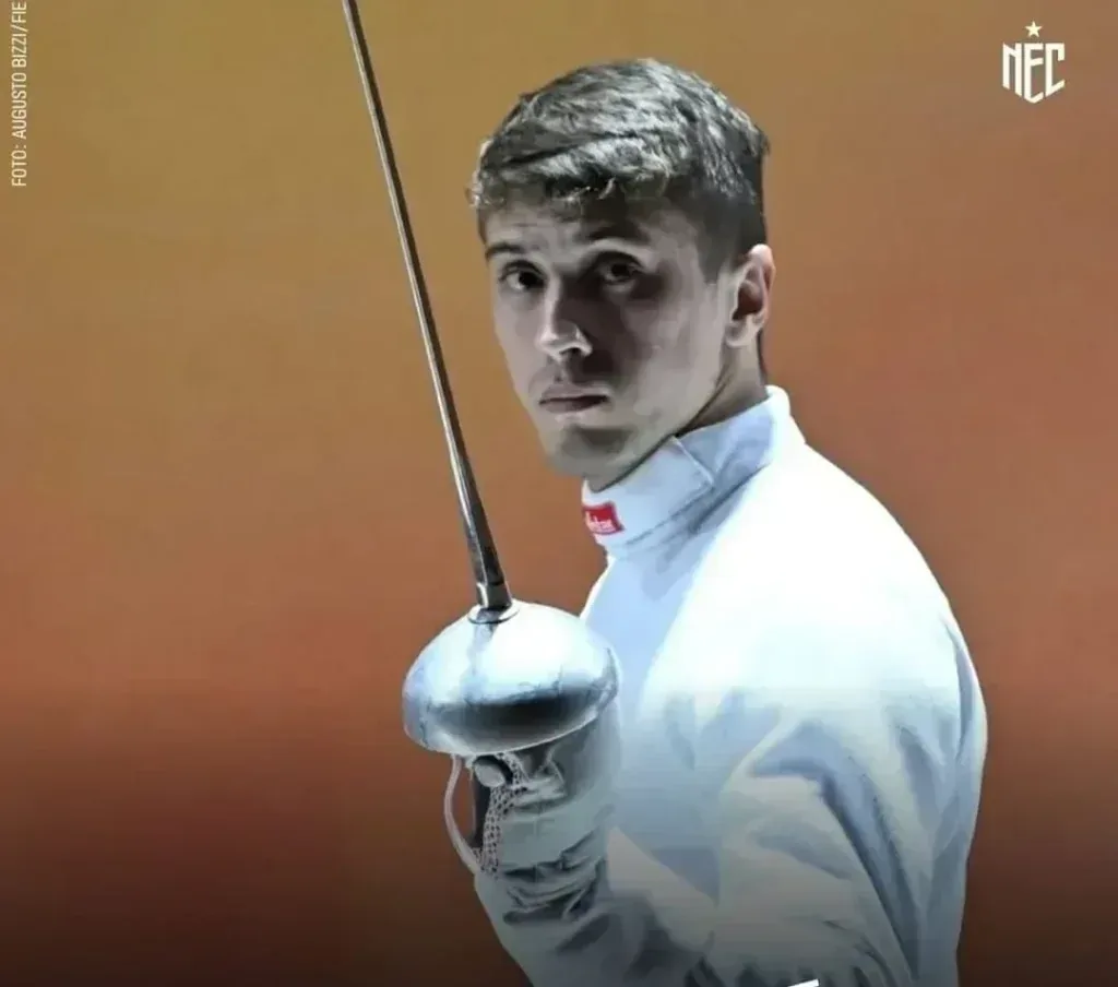 medalha histórica na Copa do Mundo de Espada em destaque