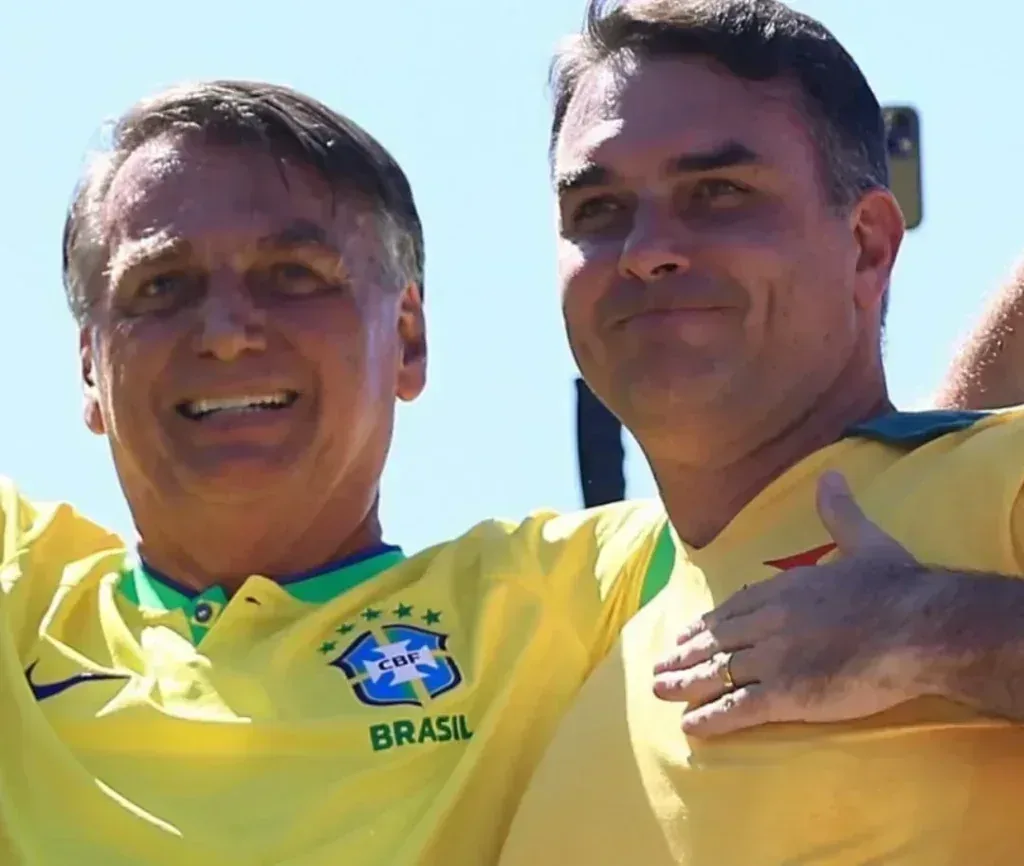 visita Flávio Bolsonaro Jair Bolsonaro autorização judicial em destaque