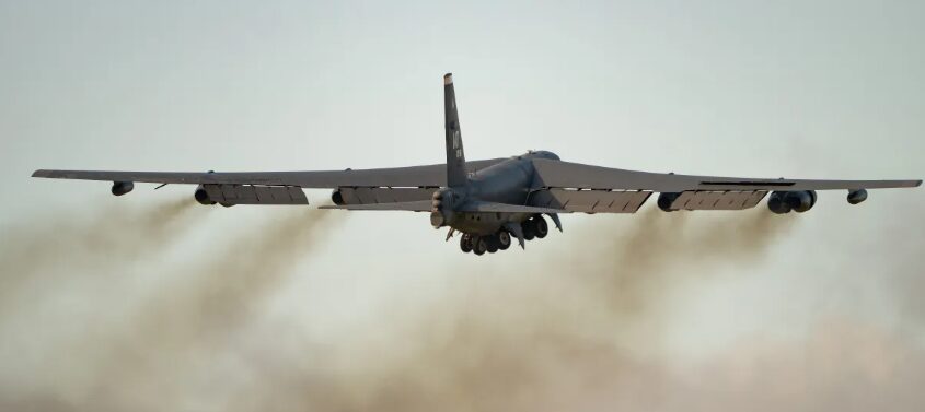 investigação queda bombardeiro B-52 em destaque