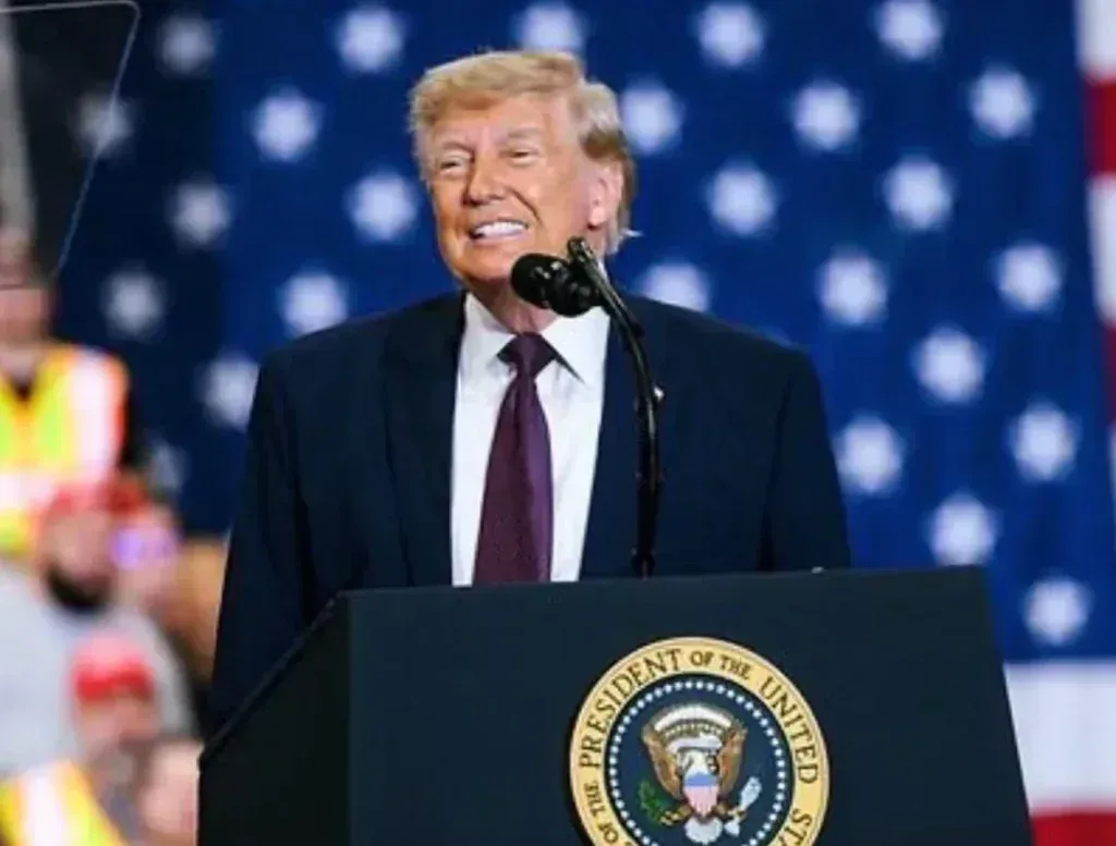 passaporte comemorativo independência EUA Trump em destaque