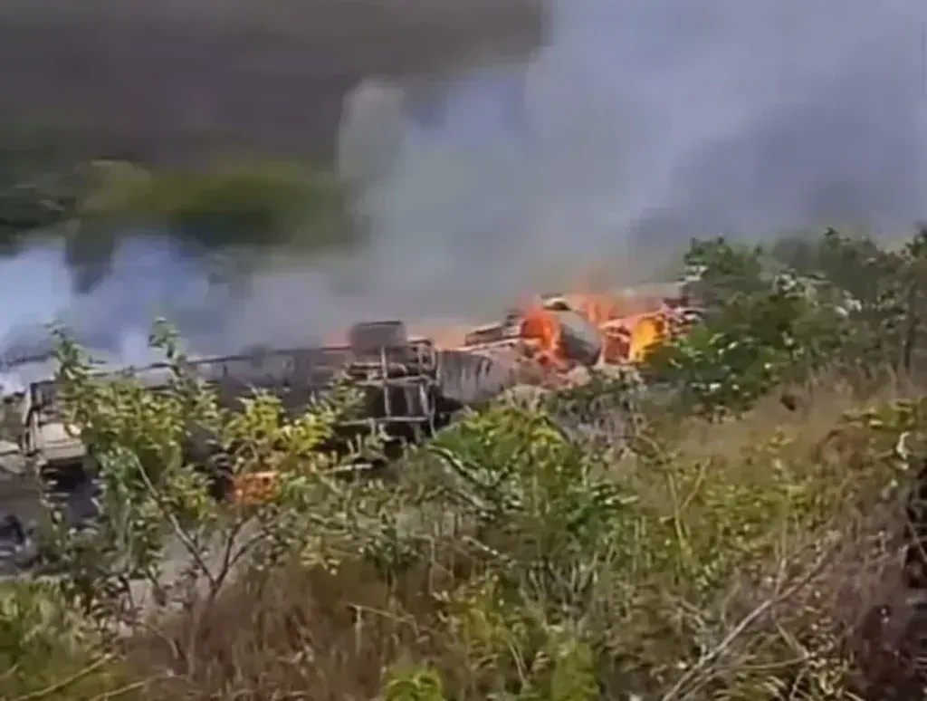 incêndio carreta algodão BR-242 Bahia impacto regional em destaque