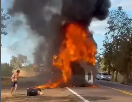 incêndio caminhão boiadeiro BR-158 Nova Xavantina em destaque
